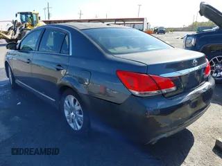 2012 Toyota Avalon z VIN 4T1BK3DB9CU450206, wystawiony jako IAAI lot #41163518 z przebiegiem 230 317 mil mil oraz . Historia ofert i sprzedaży dostępna na DreamBid. Obrazek 3.