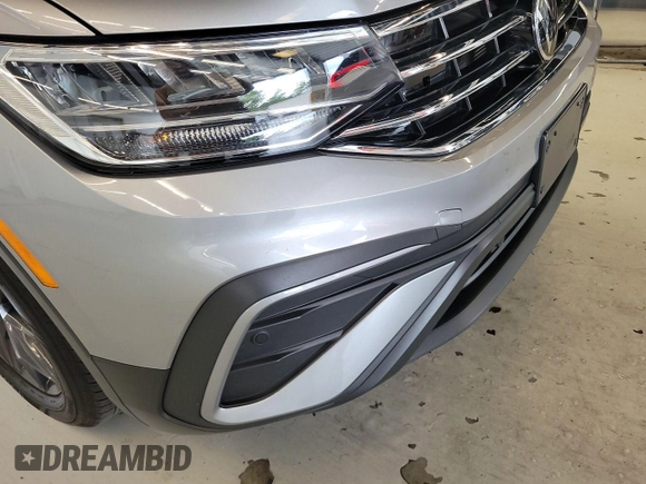 2023 Volkswagen Tiguan SE z VIN 3VV2B7AX8PM058650, wystawiony jako IAAI lot #42801702 z przebiegiem 39 472 mil mil oraz . Historia ofert i sprzedaży dostępna na DreamBid. Obrazek 20.