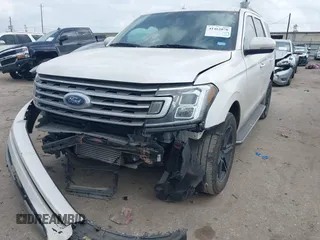 2019 Ford Expedition XLT with VIN 1FMJU1HT9KEA81854, listed as a IAAI auction lot 41462070 with 83,087 mi miles. Bid and sale history available at carsss.com. Image 2.