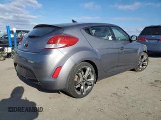 2016 Hyundai Veloster z VIN KMHTC6AD3GU293108, wystawiony jako Copart lot #47107635 z przebiegiem 97 731 mil mil oraz Szkoda całkowita • Salvage title. Historia ofert i sprzedaży dostępna na DreamBid. Obrazek 3.