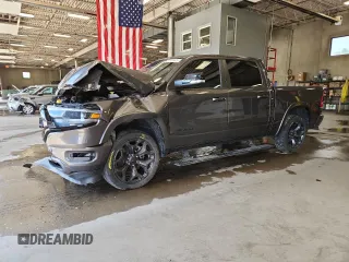 2021 Ram 1500 Limited с VIN 1C6SRFHT1MN563896, выставлен на аукционе Copart как лот 63918625 с пробегом 91 523 миль миль и Списание • Salvage title. История ставок и продаж доступна на DreamBid. Изображение 1.