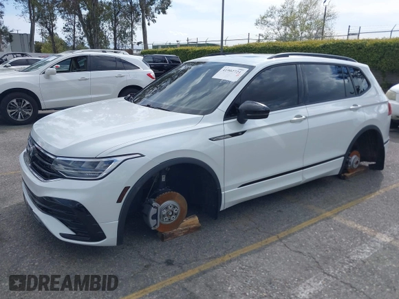2023 Volkswagen Tiguan SE R-Line Black with VIN 3VVCB7AX3PM133002, listed as a IAAI auction lot 41902721 with 32,915 mi miles and . Bid and sale history available at DreamBid. Image 2.