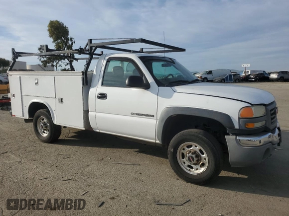 2005 GMC Sierra 1500 with VIN 1GDHC24U65E138733, listed as a Copart auction lot 47315715 with 303,907 mi miles and Salvage Title. Bid and sale history available at DreamBid. Image 4.