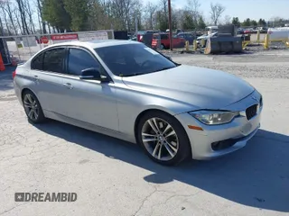 2012 BMW 3 Series 335i z VIN WBA3A9G59CNN67845, wystawiony jako IAAI lot #42077436 z przebiegiem 105 277 mil mil oraz . Historia ofert i sprzedaży dostępna na DreamBid. Obrazek 1.