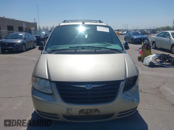 2005 Chrysler Town & Country with VIN 1C4GP45R25B370709, listed as a IAAI auction lot 42034770 with 147,675 mi miles. Bid and sale history available at carsss.com. Image 13.