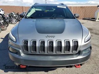 2017 Jeep Cherokee Trailhawk with VIN 1C4PJMBS2HW599199, listed as a Copart auction lot 47591085 with 175,518 mi miles and Salvage title. Bid and sale history available at DreamBid. Image 5.