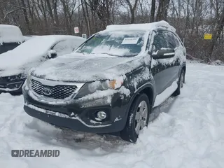 2013 Kia Sorento EX with VIN 5XYKU4A2XDG318700, listed as a IAAI auction lot 41258392 with 135,496 mi miles and . Bid and sale history available at carsss.com. Image 2.