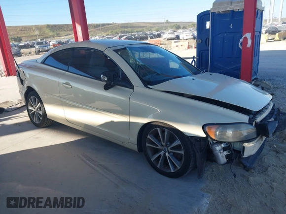 2010 Volvo C70 with VIN YV1672MC0AJ090939, listed as a IAAI auction lot 40903923 with 107,070 mi miles. Bid and sale history available at carsss.com. Image 14.