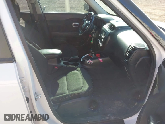 2016 Kia Soul + z VIN KNDJP3A55G7252937, wystawiony jako IAAI lot #42130432 z przebiegiem 70 421 mil mil oraz . Historia ofert i sprzedaży dostępna na DreamBid. Obrazek 5.