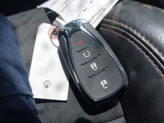 2019 Chevrolet Trax LT z VIN KL7CJPSB5KB943555, wystawiony jako IAAI lot #42335227 z przebiegiem 125 458 mil mil oraz . Historia ofert i sprzedaży dostępna na DreamBid. Obrazek 11.