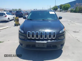 2016 Jeep Cherokee Latitude with VIN 1C4PJLCS8GW260180, listed as a IAAI auction lot 42649326 with 207,732 mi miles and . Bid and sale history available at DreamBid. Image 12.