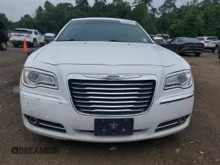 2013 Chrysler 300 C z VIN 2C3CCAET7DH661673, wystawiony jako Copart lot #55738325 z przebiegiem 103 694 mil mil oraz Szkoda całkowita • Salvage title. Historia ofert i sprzedaży dostępna na DreamBid. Obrazek 5.