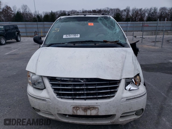2006 Chrysler Town & Country LWB Limited with VIN 2A8GP64L46R640995, listed as a Copart auction lot 82841984 with 265,895 mi miles and Salvage Title. Bid and sale history available at carsss.com. Image 5.