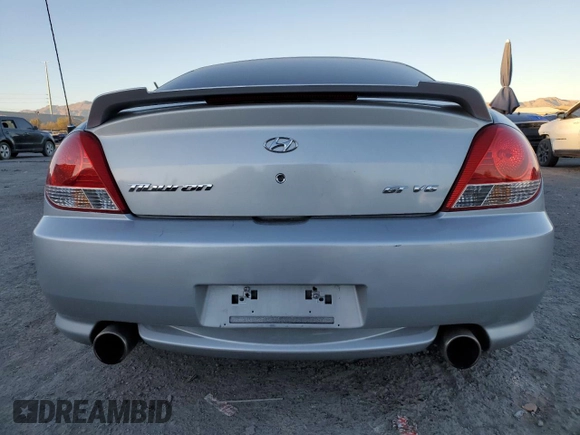 2005 Hyundai Tiburon GT z VIN KMHHN65F05U171038, wystawiony jako Copart lot #87765735 z przebiegiem 113 129 mil mil oraz Szkoda całkowita • Salvage title. Historia ofert i sprzedaży dostępna na DreamBid. Obrazek 6.