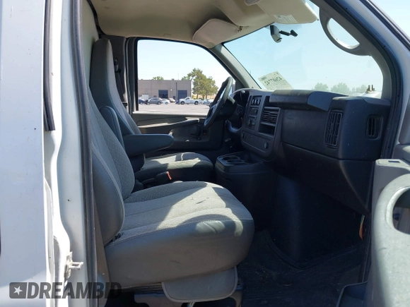 2012 Chevrolet Express Cargo z VIN 1GCSGAFX9C1196226, wystawiony jako IAAI lot #42607742 z przebiegiem 121 026 mil mil oraz . Historia ofert i sprzedaży dostępna na DreamBid. Obrazek 5.