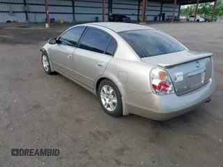 2005 Nissan Altima S z VIN 1N4AL11D45N498626, wystawiony jako IAAI lot #42332539 z przebiegiem 132 446 mil mil oraz . Historia ofert i sprzedaży dostępna na DreamBid. Obrazek 3.