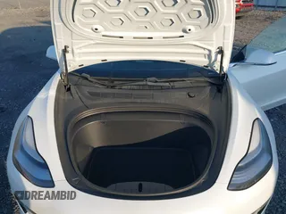 2019 Tesla Model 3 Mid Range z VIN 5YJ3E1EA8KF464681, wystawiony jako IAAI lot #42072104 z przebiegiem 83 451 mil mil oraz . Historia ofert i sprzedaży dostępna na DreamBid. Obrazek 10.