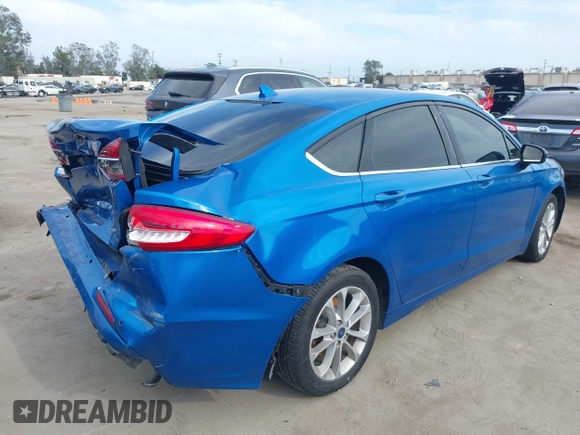 2020 Ford Fusion SE with VIN 3FA6P0LU3LR233370, listed as a IAAI auction lot 42221789 with 70,771 mi miles and . Bid and sale history available at DreamBid. Image 4.