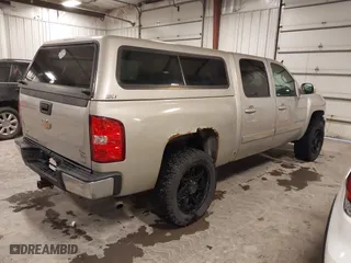 2007 Chevrolet Silverado 1500 LT w/1LT with VIN 3GCEK13307G545178, listed as a IAAI auction lot 41364329 with 241,256 mi miles. Bid and sale history available at carsss.com. Image 4.