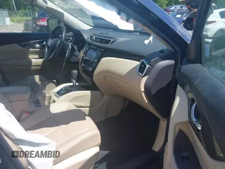 2016 Nissan Rogue SV z VIN 5N1AT2MV7GC747967, wystawiony jako IAAI lot #42231369 z przebiegiem 98 945 mil mil oraz . Historia ofert i sprzedaży dostępna na DreamBid. Obrazek 5.