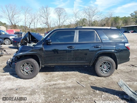2018 Toyota 4Runner SR5 with VIN JTEBU5JR0J5590773, listed as a IAAI auction lot 41318413 with NaN miles. Bid and sale history available at carsss.com. Image 15.