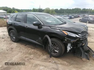 2025 Nissan Rogue S z VIN 5N1BT3AAXSC770972, wystawiony jako IAAI lot #42295030 z przebiegiem 13 213 mil mil oraz . Historia ofert i sprzedaży dostępna na DreamBid. Obrazek 1.