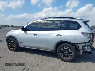 2019 Nissan Pathfinder S z VIN 5N1DR2MN4KC637723, wystawiony jako IAAI lot #41813351 z przebiegiem 100 227 mil mil oraz . Historia ofert i sprzedaży dostępna na DreamBid. Obrazek 15.