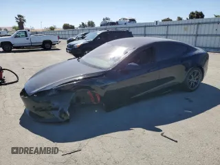 2023 Tesla Model S Plaid z VIN 5YJSA1E64PF524207, wystawiony jako Copart lot #57946015 z przebiegiem Nie podano mil oraz Szkoda całkowita • Salvage title. Historia ofert i sprzedaży dostępna na DreamBid. Obrazek 1.
