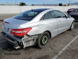 2013 Mercedes-Benz E 350 with VIN WDDKJ5KB7DF190650, listed as a Copart auction lot 42246695 with 194,786 mi miles and Salvage title. Bid and sale history available at DreamBid. Image 3.