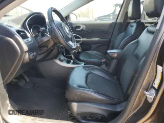 2018 Jeep Compass Latitude z VIN 3C4NJDBB5JT303871, wystawiony jako Copart lot #53881965 z przebiegiem 130 061 mil mil oraz Szkoda całkowita • Salvage title. Historia ofert i sprzedaży dostępna na DreamBid. Obrazek 7.