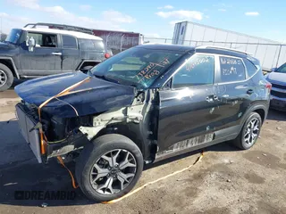 2021 Kia Seltos EX z VIN KNDERCAA6M7110505, wystawiony jako IAAI lot #41645002 z przebiegiem 45 403 mil mil oraz . Historia ofert i sprzedaży dostępna na DreamBid. Obrazek 18.