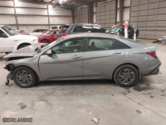 2024 Hyundai Elantra SEL with VIN KMHLM4DG5RU848022, listed as a IAAI auction lot 41600546 with 5,924 mi miles. Bid and sale history available at carsss.com. Image 14.