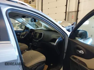2015 Jeep Cherokee Latitude with VIN 1C4PJMCS5FW510298, listed as a IAAI auction lot 41518453 with 99,568 mi miles and . Bid and sale history available at DreamBid. Image 5.