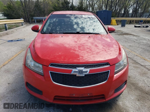 2014 Chevrolet Cruze 2LT z VIN 1G1PE5SB9E7398019, wystawiony jako Copart lot #53132735 z przebiegiem 212 121 mil mil oraz Szkoda całkowita • Salvage title. Historia ofert i sprzedaży dostępna na DreamBid. Obrazek 5.
