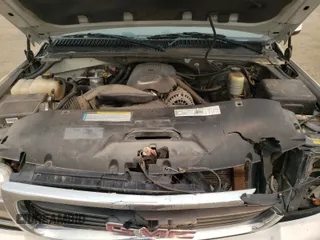 2001 GMC Yukon SLT z VIN 1GKEK13T61J150626, wystawiony jako Copart lot #49920601 z przebiegiem 224 707 mil mil oraz Czysty tytuł • Clean title. Historia ofert i sprzedaży dostępna na DreamBid. Obrazek 7.