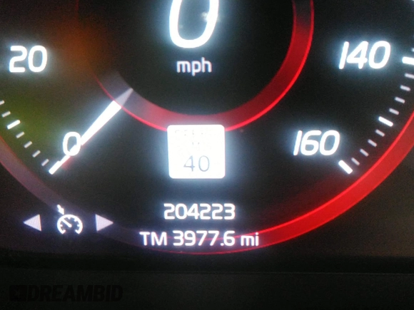 2019 Volvo XC40 R-Design z VIN YV4162UM7K2078081, wystawiony jako IAAI lot #41808014 z przebiegiem 204 223 mil mil oraz . Historia ofert i sprzedaży dostępna na DreamBid. Obrazek 12.