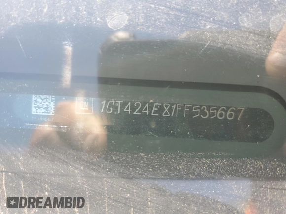 2015 GMC Sierra 3500HD Denali z VIN 1GT424E81FF535667, wystawiony jako Copart lot #52618325 z przebiegiem Nie podano mil oraz Czysty tytuł • Clean title. Historia ofert i sprzedaży dostępna na DreamBid. Obrazek 13.