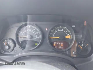 2015 Jeep Patriot High Altitude z VIN 1C4NJRFB3FD189910, wystawiony jako IAAI lot #42410866 z przebiegiem 141 669 mil mil oraz . Historia ofert i sprzedaży dostępna na DreamBid. Obrazek 7.