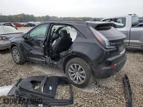 2023 Cadillac XT4 FWD Sport with VIN 1GYFZER48PF155576, listed as a Copart auction lot 77071994 with 47,539 mi miles and Salvage title. Bid and sale history available at DreamBid. Image 2.