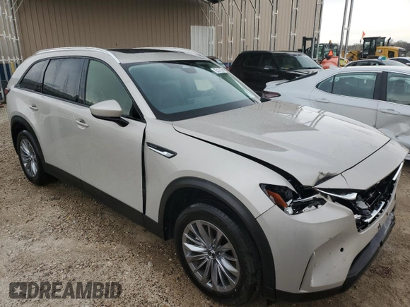 2025 Mazda CX-90 Preferred z VIN JM3KKBHD5S1214847, wystawiony jako Copart lot #51690015 z przebiegiem Nie podano mil oraz Czysty tytuł • Clean title. Historia ofert i sprzedaży dostępna na DreamBid. Obrazek 4.