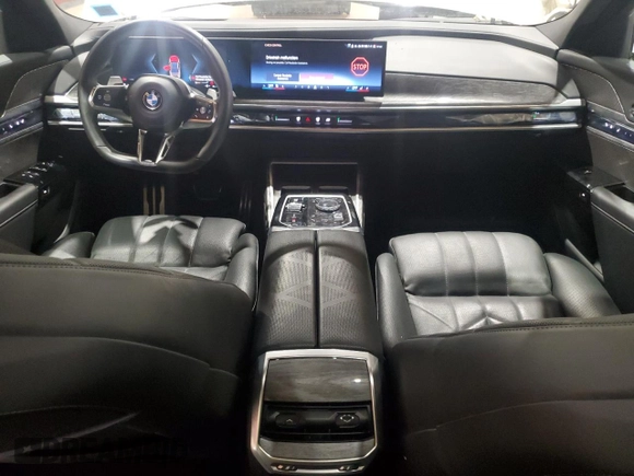 2024 BMW 7 Series 740i xDrive with VIN WBA33EH03RCS76249, listed as a Copart auction lot 45735165 with 26,449 mi miles and Clean Title. Bid and sale history available at carsss.com. Image 8.