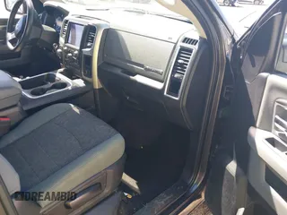 2018 Ram 1500 Big Horn z VIN 3C6RR7LT6JG135788, wystawiony jako IAAI lot #41823577 z przebiegiem 85 205 mil mil oraz . Historia ofert i sprzedaży dostępna na DreamBid. Obrazek 5.