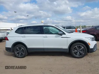 2024 Volkswagen Tiguan Wolfsburg Edition z VIN 3VV5B7AX8RM233687, wystawiony jako IAAI lot #41504709 z przebiegiem 2 387 mil mil oraz . Historia ofert i sprzedaży dostępna na DreamBid. Obrazek 13.