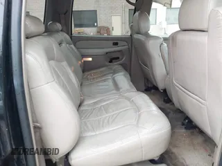 2002 Chevrolet Suburban Z71 with VIN 3GNFK16T12G354322, listed as a IAAI auction lot 41646865 with 229,700 mi miles. Bid and sale history available at carsss.com. Image 8.