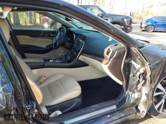 2017 Nissan Maxima SV z VIN 1N4AA6AP9HC399703, wystawiony jako IAAI lot #41858782 z przebiegiem 89 131 mil mil oraz . Historia ofert i sprzedaży dostępna na DreamBid. Obrazek 5.