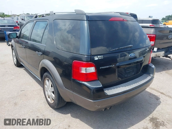 2005 Ford Freestyle SE z VIN 1FMZK01155GA31022, wystawiony jako IAAI lot #42042252 z przebiegiem 138 615 mil mil oraz . Historia ofert i sprzedaży dostępna na DreamBid. Obrazek 3.