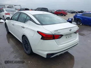 2020 Nissan Altima S with VIN 1N4BL4BVXLC139349, listed as a IAAI auction lot 41503655 with 110,058 mi miles and . Bid and sale history available at DreamBid. Image 3.