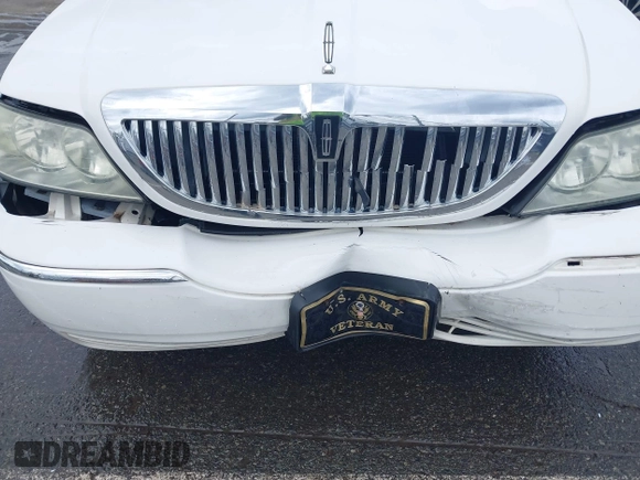 2007 Lincoln Town Car Signature с VIN 1LNHM81W77Y607433, выставлен на аукционе IAAI как лот 42344423 с пробегом 190 760 миль миль и . История ставок и продаж доступна на DreamBid. Изображение 6.