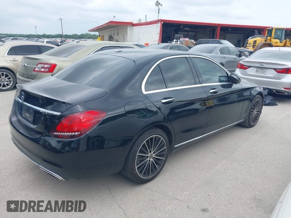 2019 Mercedes-Benz C 300 z VIN 55SWF8DB0KU307061, wystawiony jako IAAI lot #42143403 z przebiegiem Nie podano mil oraz . Historia ofert i sprzedaży dostępna na DreamBid. Obrazek 4.