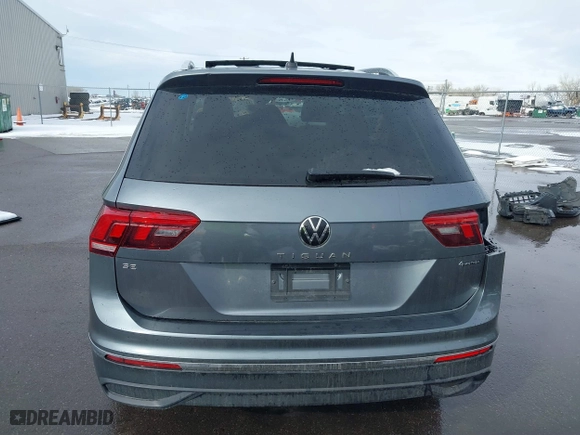 2022 Volkswagen Tiguan SE with VIN 3VV2B7AX2NM161365, listed as a IAAI auction lot 41588795 with 57,138 mi miles. Bid and sale history available at carsss.com. Image 16.